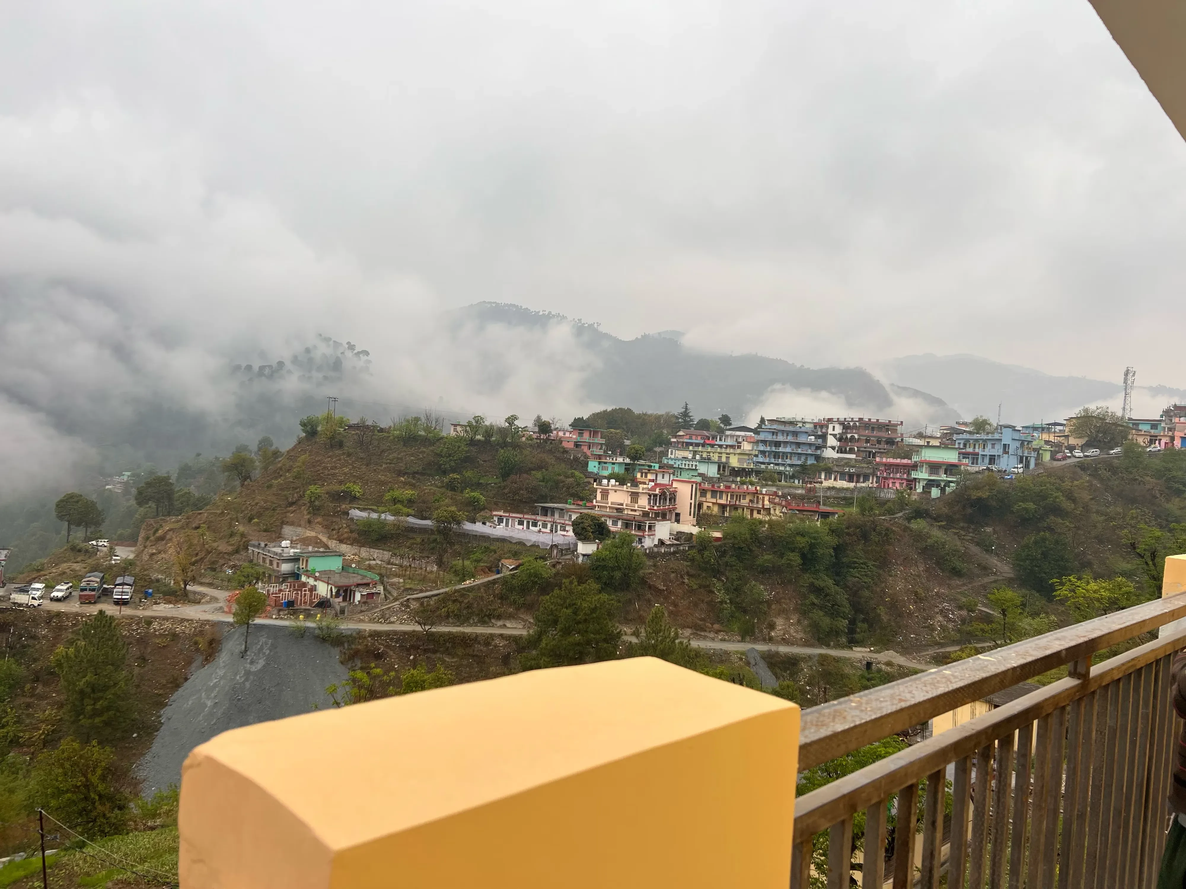 Hotel Necklace Moon Barkot [Outdoor View]