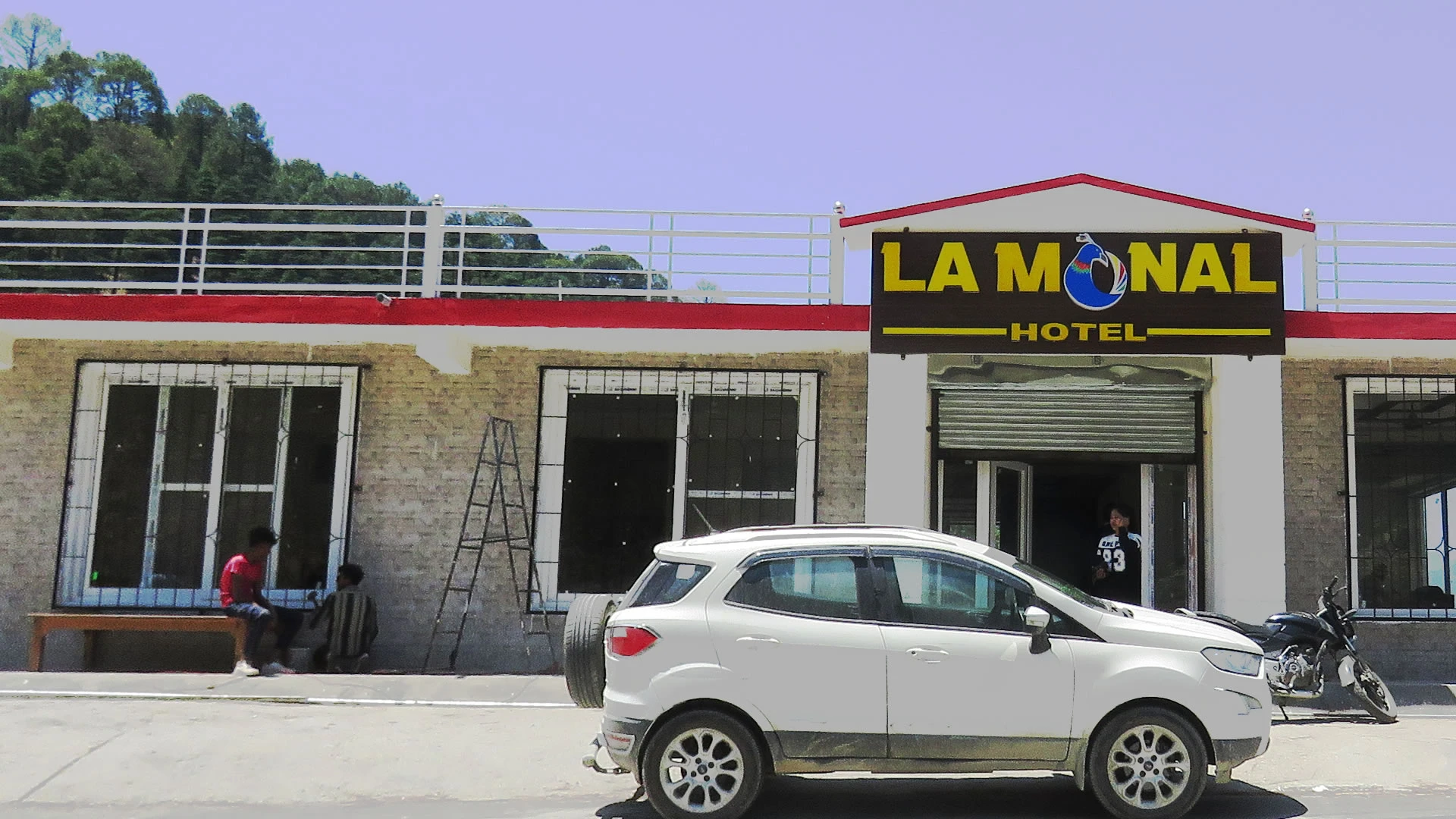 La Monal Hotel Barkot [Hotel Front View]