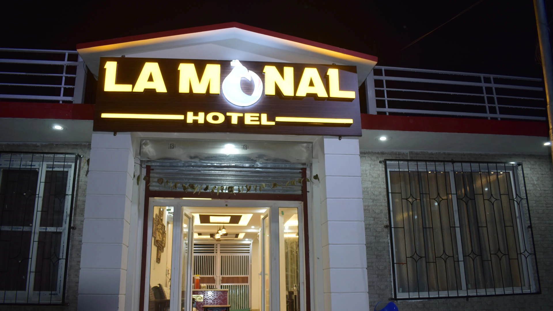 La Monal Hotel Barkot [Hotel Entrance]