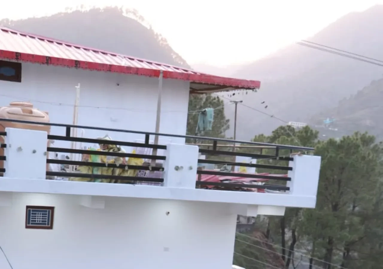 Prakash Hotel & Restaurant Barkot Barkot [Balcony Room]