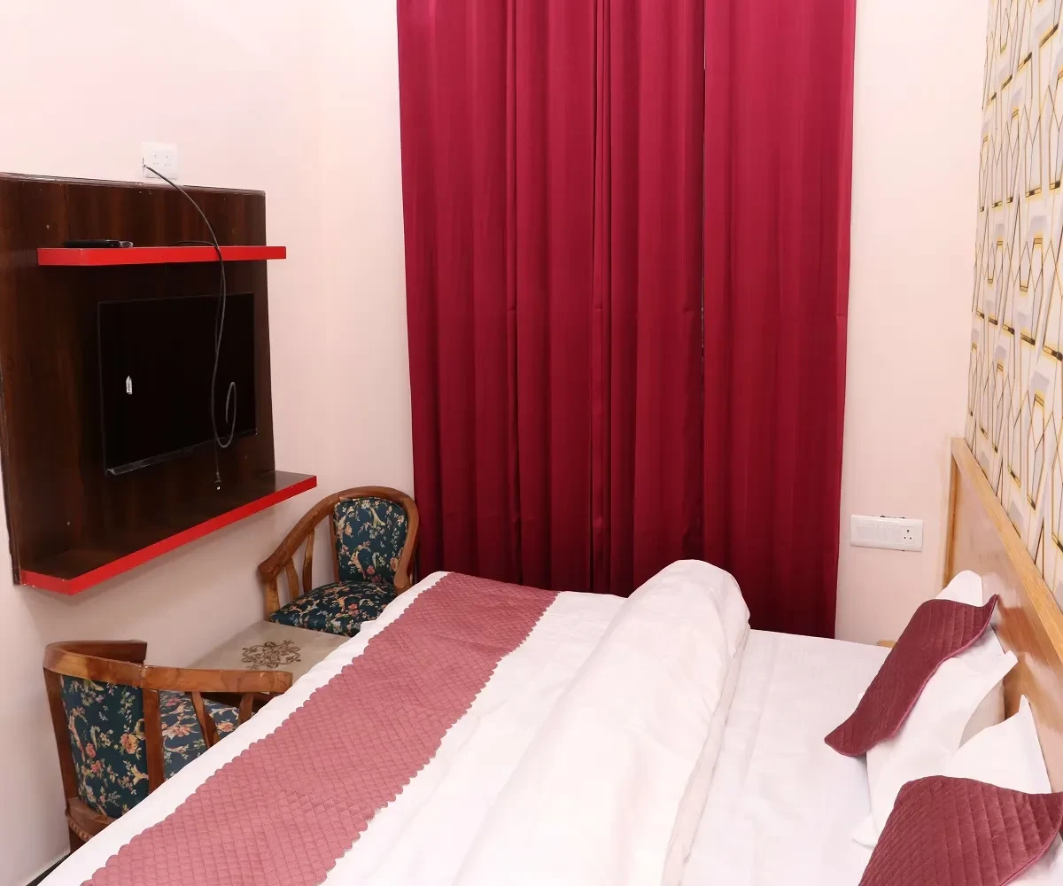 Hotel Necklace Moon Barkot [Flat Screen TV]
