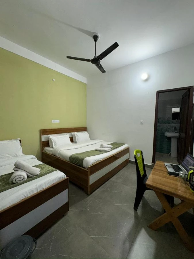 Hotel Rest And Bite Barkot [Double Bed Room]