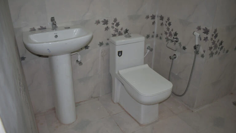La Monal Hotel Barkot [Attached Bathroom]