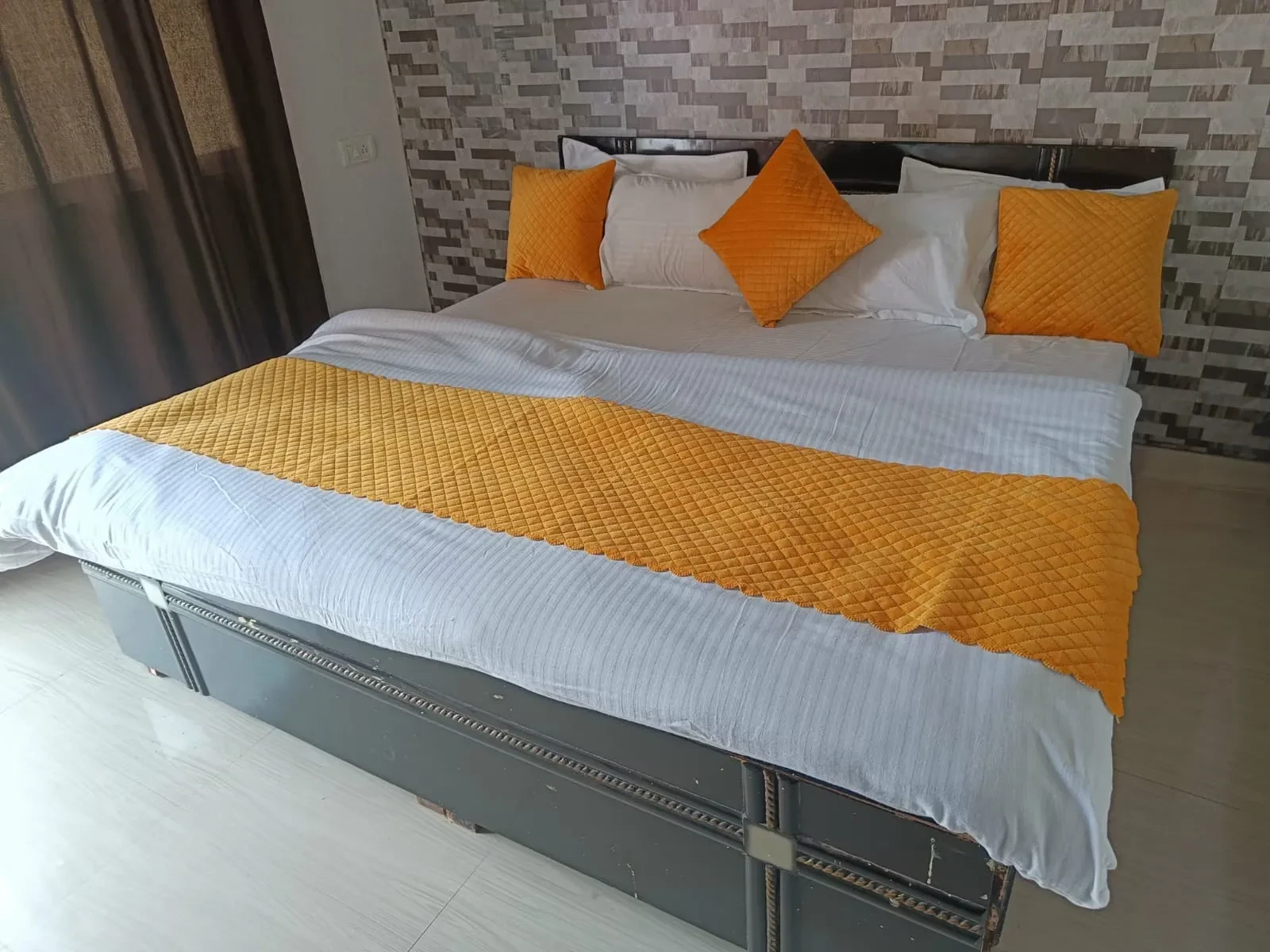 Pavani Resort Barkot Barkot [Modern Bed Room]
