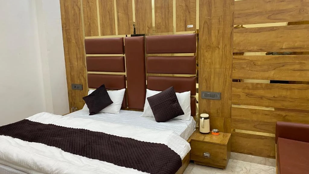 PINE HILLS RESORT & RESTAURANT Barkot [Double Bed Room]